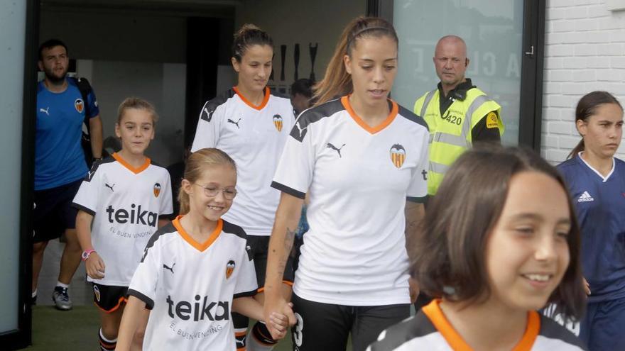 Paula Nicart, antes de un partido con el Femenino.