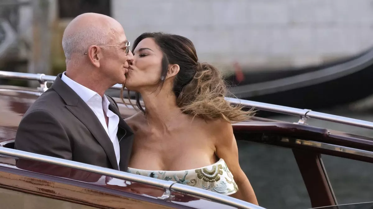 Jeff Bezos y Lauren Sanchez dan el pistoletazo de salida a su polémico bodorrio de tres días en Venecia