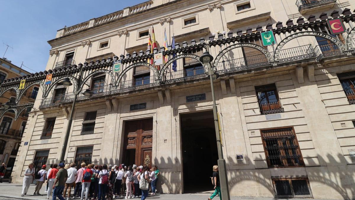 El Ayuntamiento de Alcoy esta mañana.