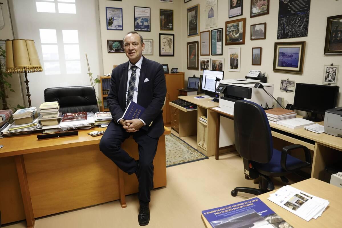 Marcelino Agís Villaverde, pregonero de la Semana Santa de Padrón este viernes