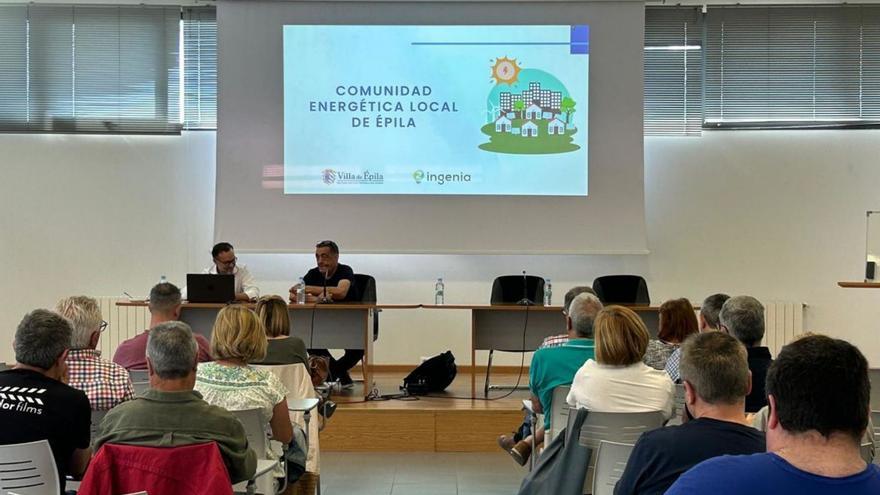 Numerosos vecinos acudieron a la presentación de la comunidad energética.  | SERVICIO ESPECIAL