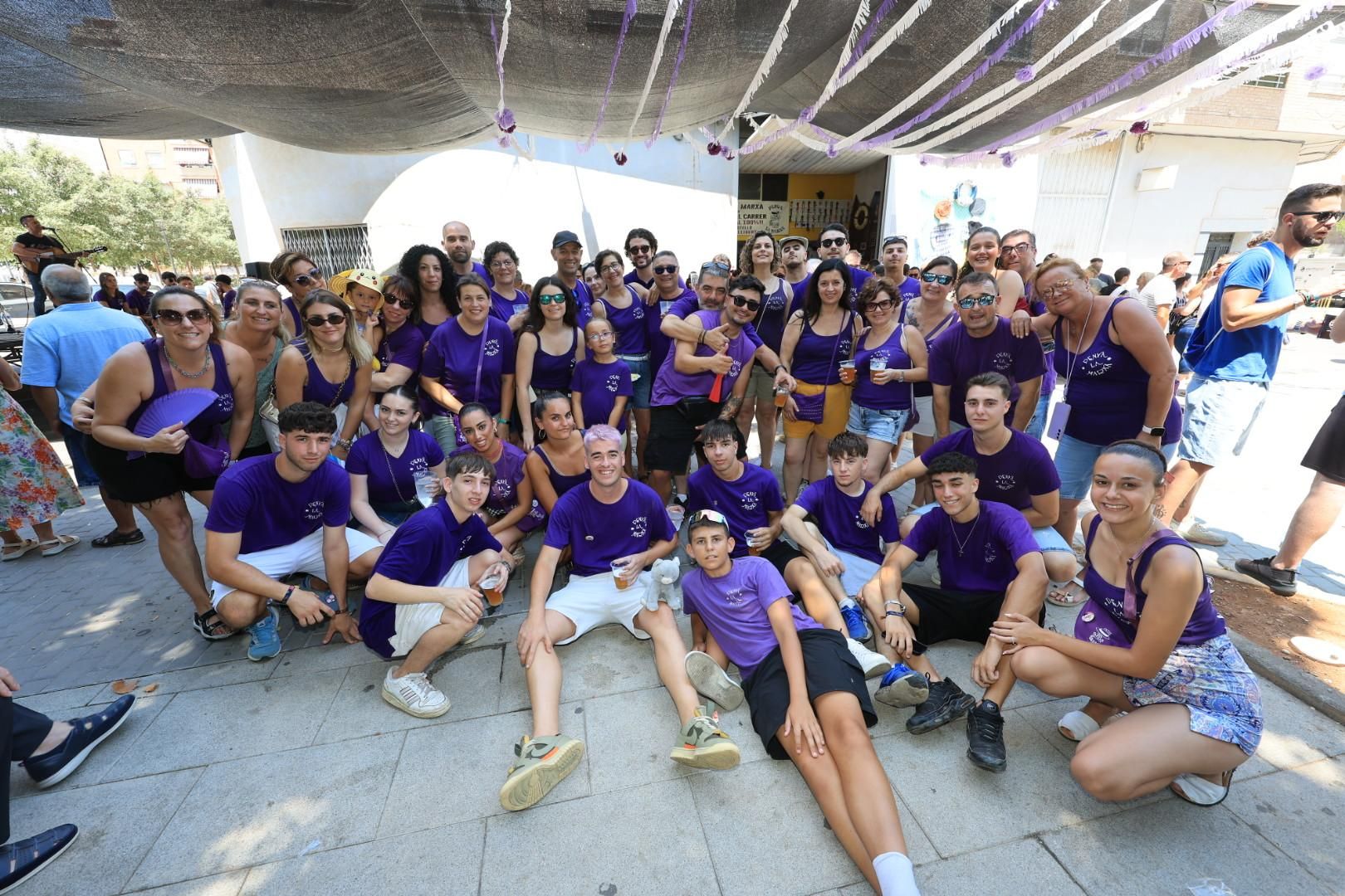 Las collas llenan de color las calles del Grau por Sant Pere