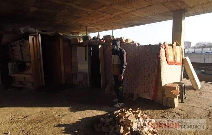 Tensión en San Pío X durante el desalojo de okupas en un edificio abandonado