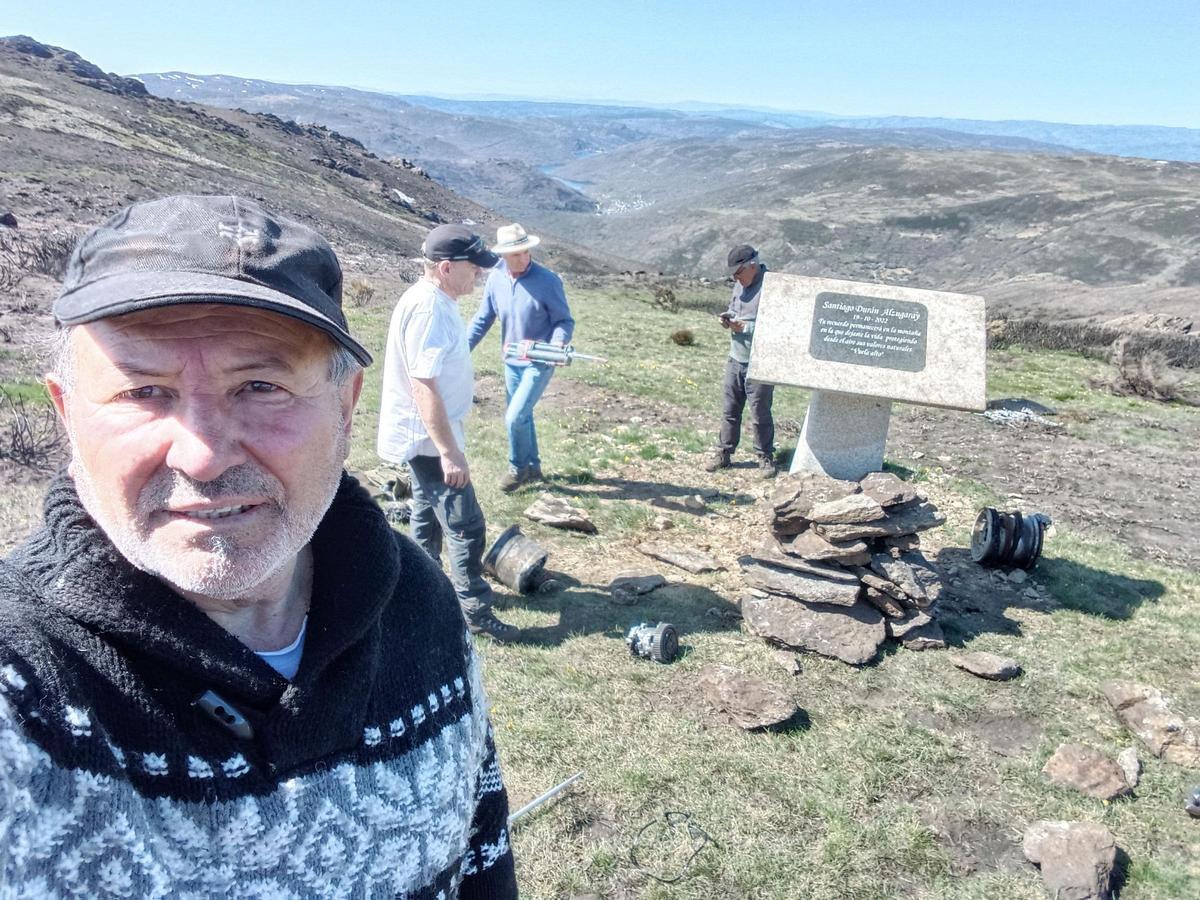 Repuesto el monolito y rescatadas piezas del avión siniestrado en Moncalvo