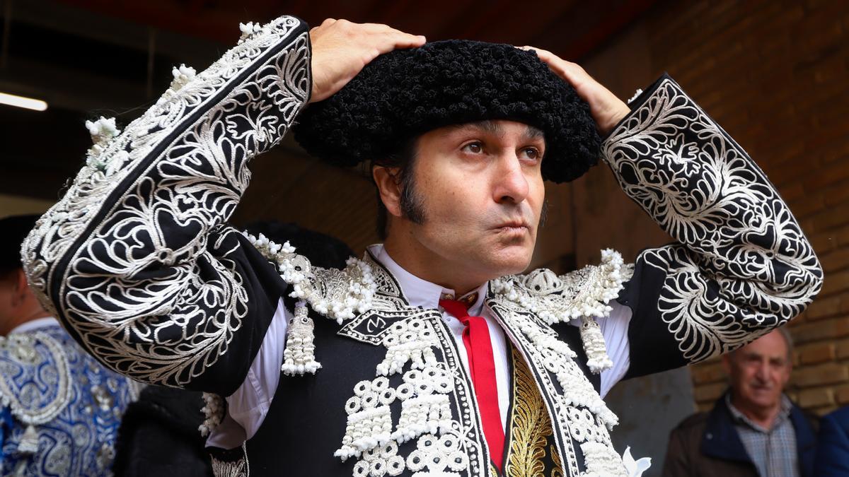 Morante de la Puebla, en el callejón de la plaza de toros Los Califas.