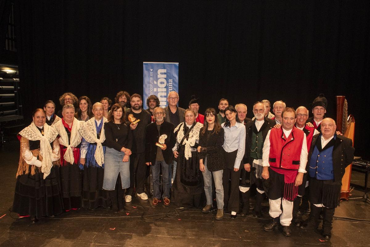 Premiados e participantes nos XXIV Premios Opinión da Músca de Raíz.