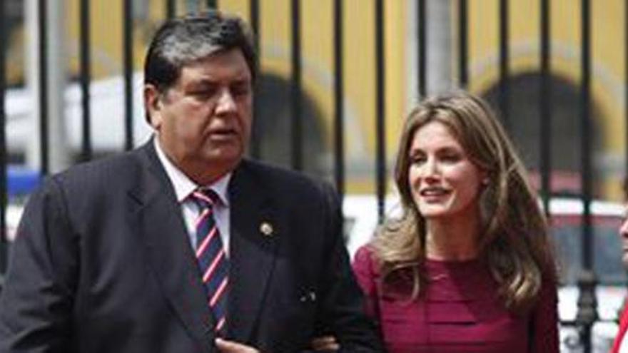 Letizia Ortiz junto al presidente peruano Alan García.