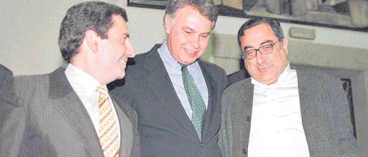 Felipe González, amb Josep lópez de Lerma i Joaquim Nadal en una visita a Girona.