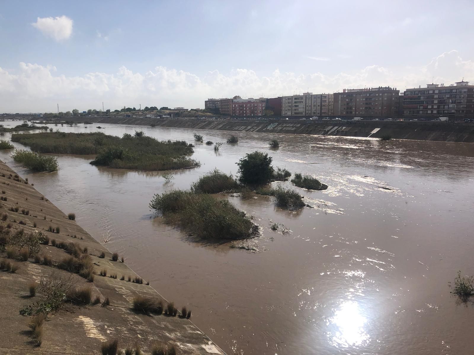 El nuevo cauce del Turia, a rebosar