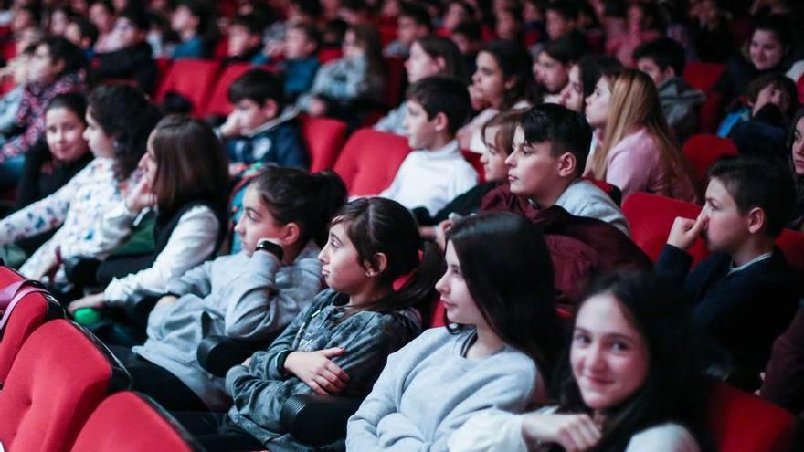 Asistentes a la jornada de Les Xuntes d&#039;Escolinos en la Casa de Cultura.