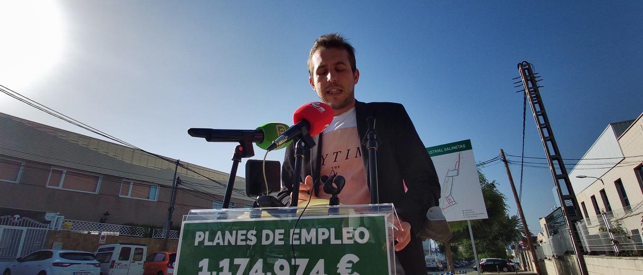 El concejal David Morcillo durante la rueda de prensa en el polígono.