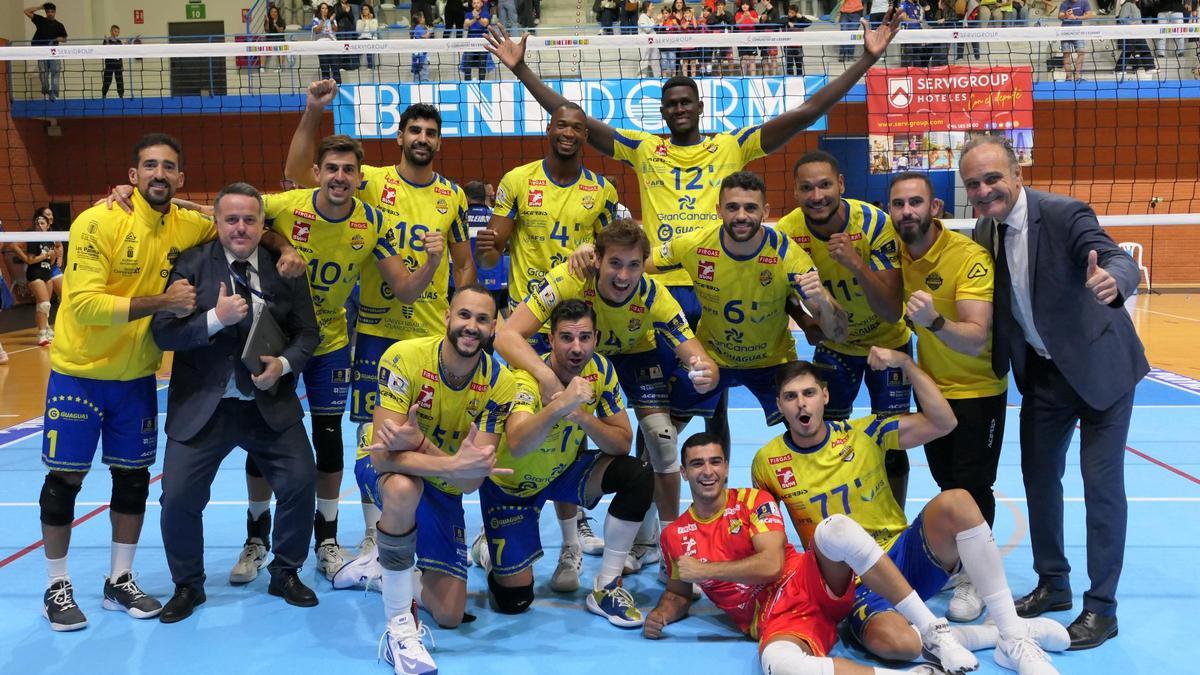 El Servigroup Benidorm volvió a demostrar que ha llegado a la Superliga Masculina para competir con orgullo y ambición, pese a caer ante el actual campeón, el CV Guaguas, por 1-3 (27-29, 18-25, 25-22, 13-25) en el Palau d’Esports l’Illa de Benidorm.