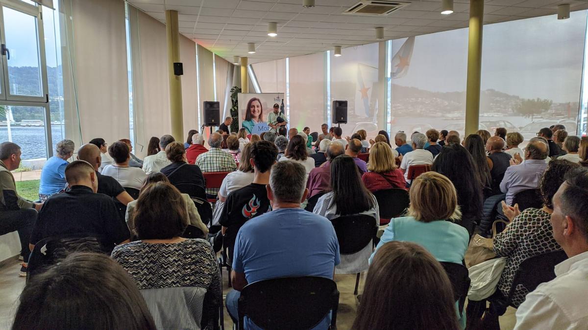 El gaiteiro Anxo Lorenzo puso la música en el cierre de campaña del BNG de Moaña.jpg