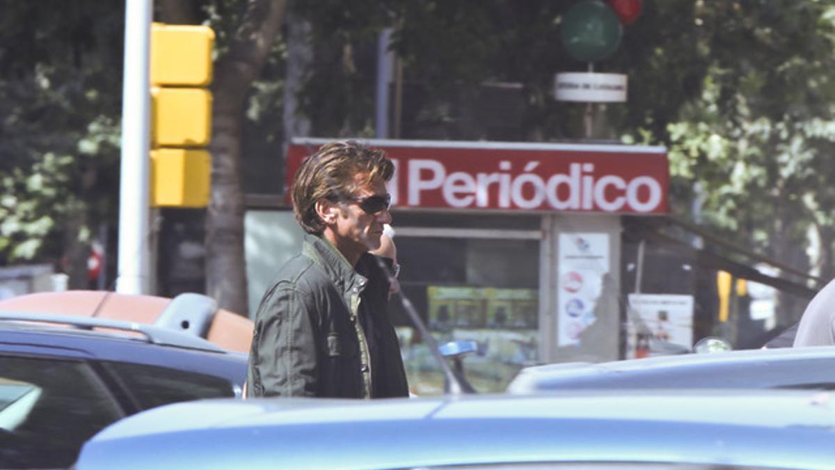Sean Penn, el pasado 3 de julio, durante el rodaje de la película 'The Gunman'.