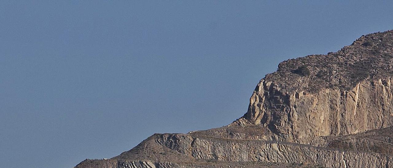 Explotaciones mineras en las canteras de la sierra de Fontcalent, en imagen de archivo.