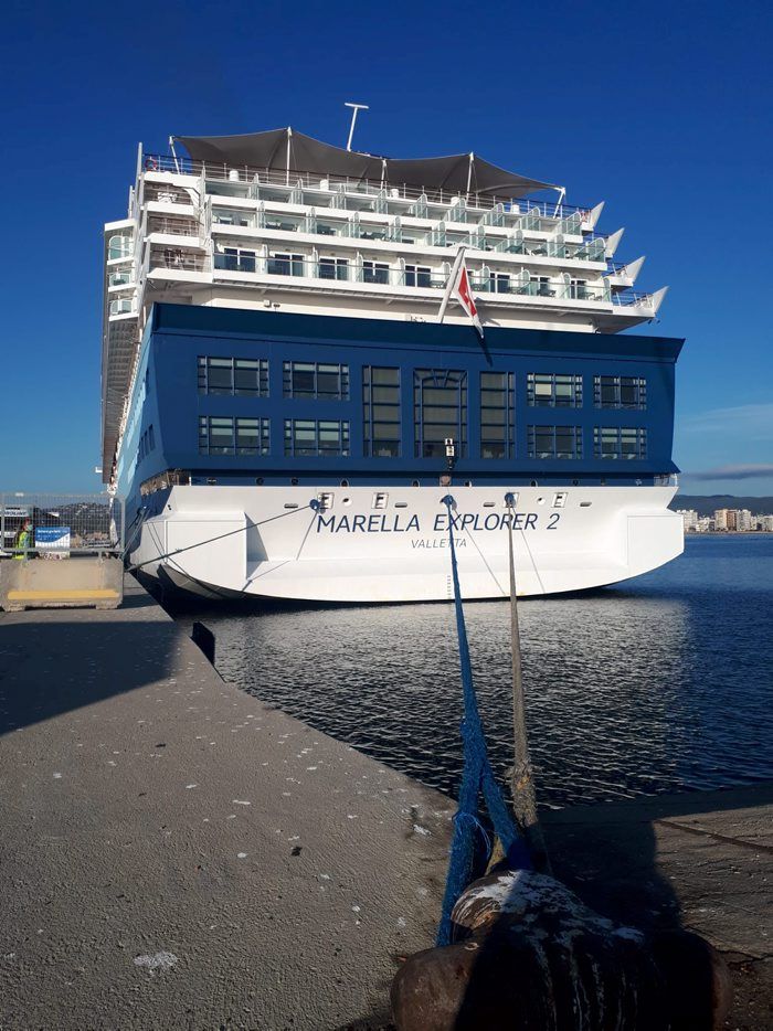 El primer creuer post-covid arriba al port de Palamós