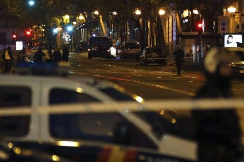 Empotra un coche con bombonas de butano en la sede del PP de Madrid.