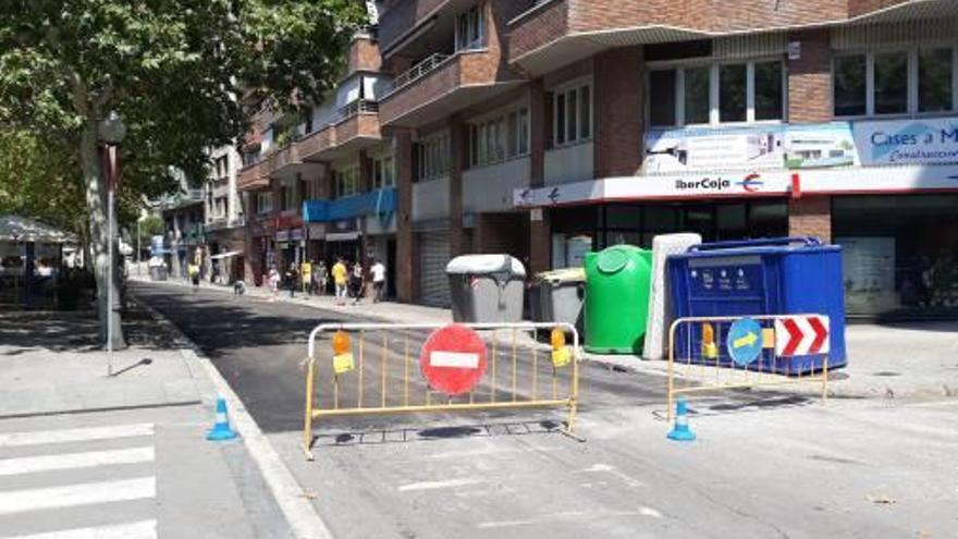 Tram asfaltat al Passeig. El tall es traslladarà avui a la plaça Espanya