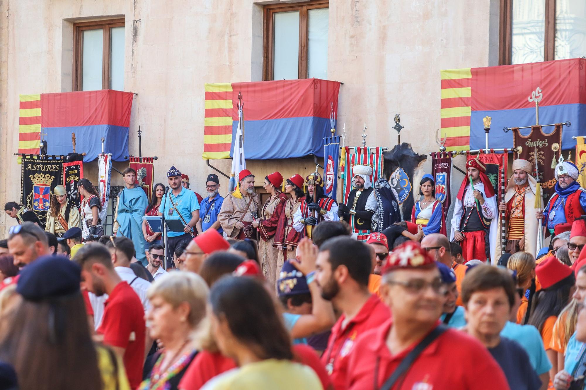 Los Moros y Cristianos de Elche recuperan su Entraeta