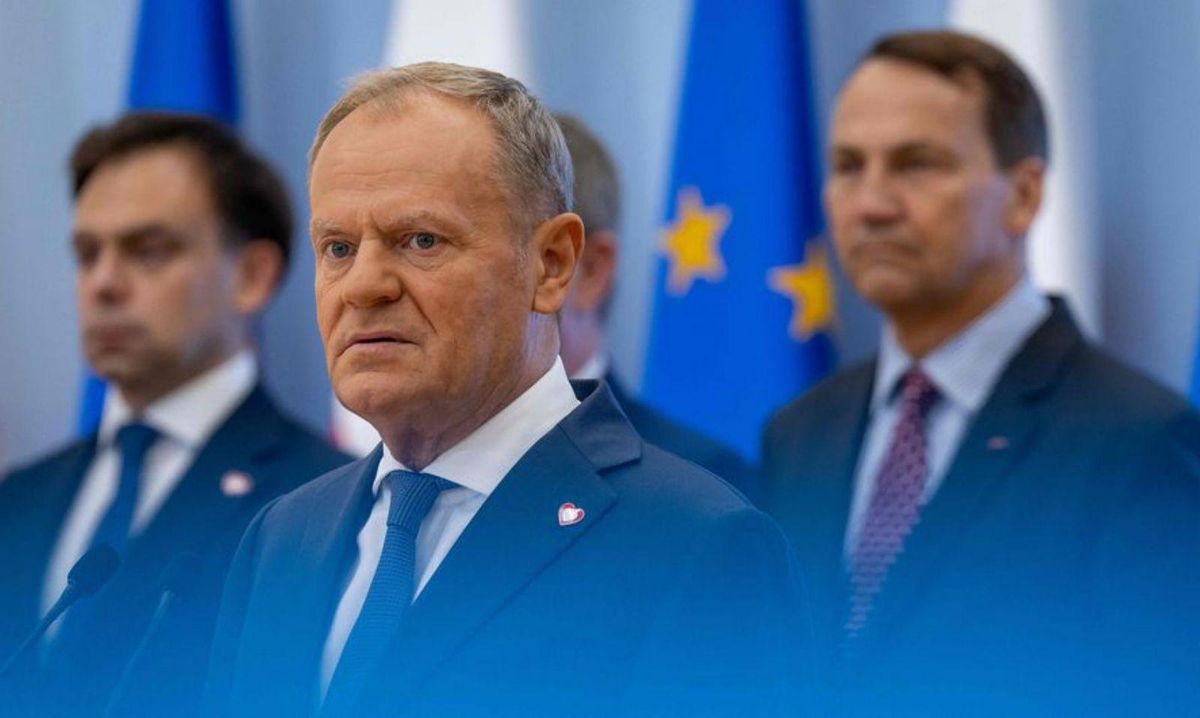 Tusk cedeix davant els seus socis i remodela el Govern
