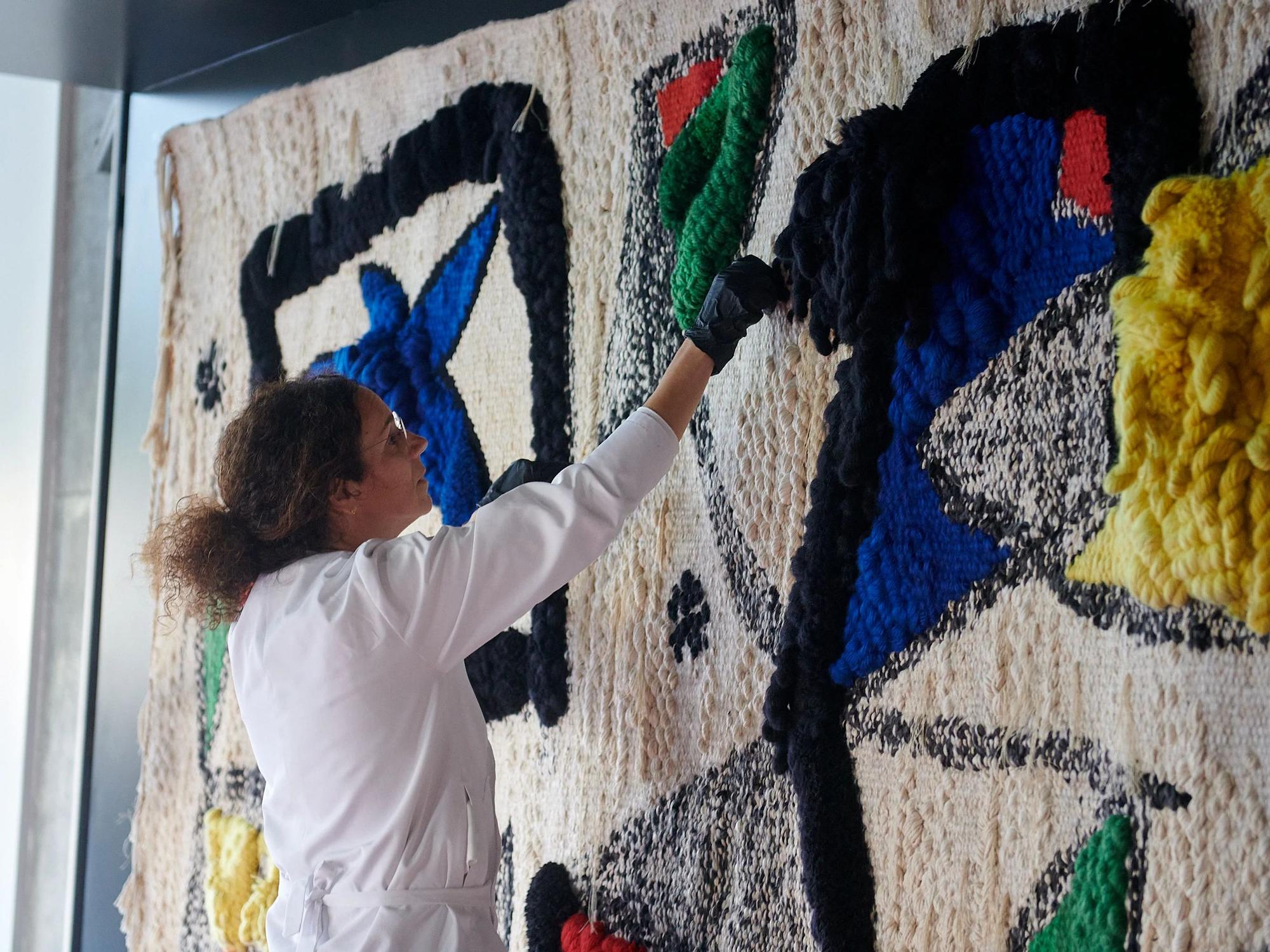El CaixaForum Zaragoza muestra un gran tapiz de Miró
