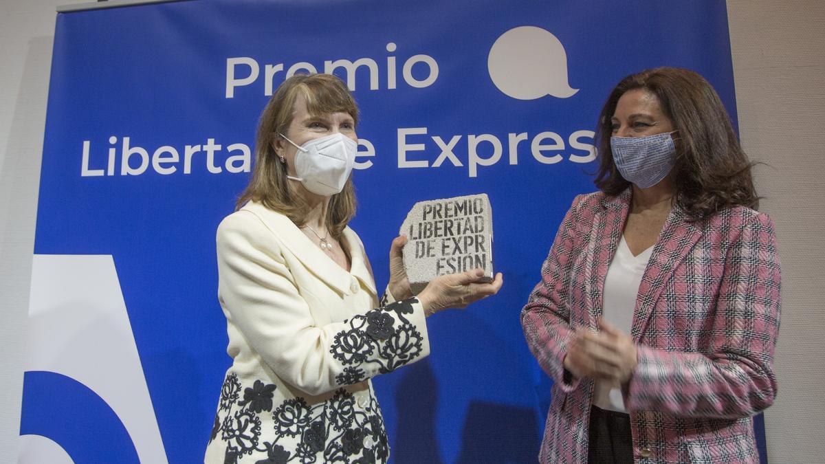 La Asociación de Prensa de Alicante entrega el IV Premio Libertad de Expresión a Asunción Valdés