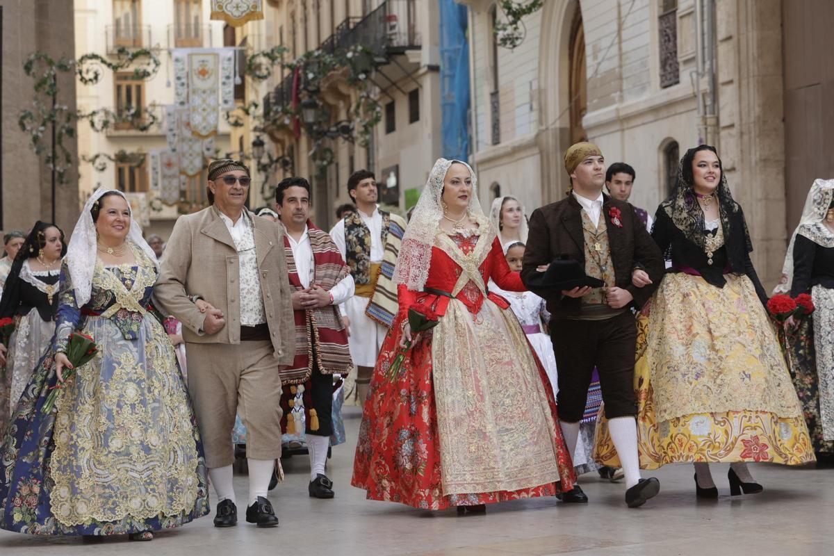 Todas las fotos de la ofrenda del 18 de marzo por la calle San Vicente hasta las 18:30 horas Todas las fotos de la ofrenda del 18 de marzo por la calle San Vicente hasta las 18:30 horas