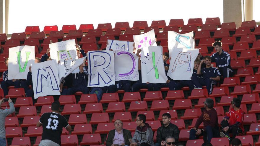 Partido entre el Real Murcia y el Recreativo