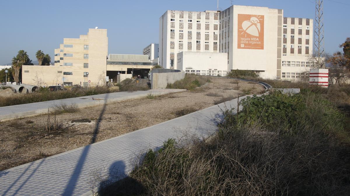 Lugar donde se van a levantar las nuevas consultas externas del hospital Materno Infantil del Reina Sofía.