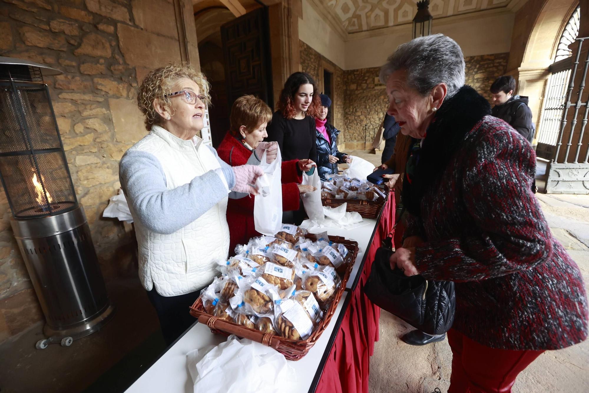 El monasterio de Las Pelayas celebra San Blas con cuatro misas y vendiendo sus tradicionales rosquillas.