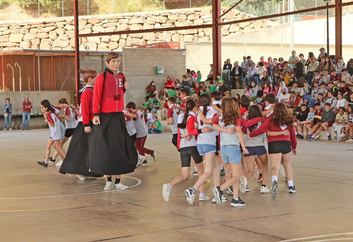 Imatges de la primera Trobada d'imatgeria escolar de l'Eix el Cardener Imatges de la primera Trobada d'imatgeria escolar de l'Eix el Cardener