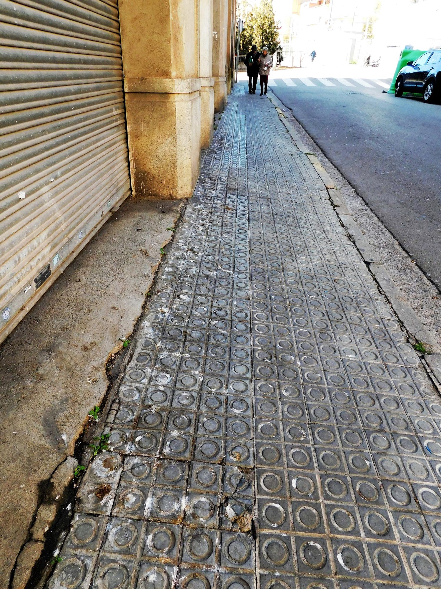 Excrements de coloms a carrers de Manresa