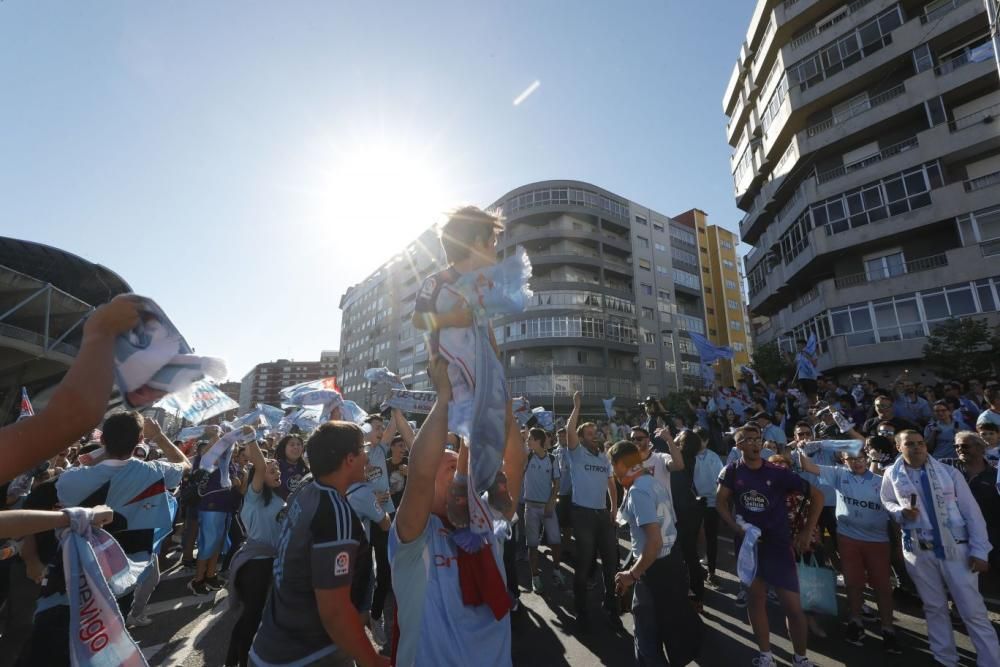 El Celta tumba al Barça y acaricia la permanencia. // A. Villar | J. Lores