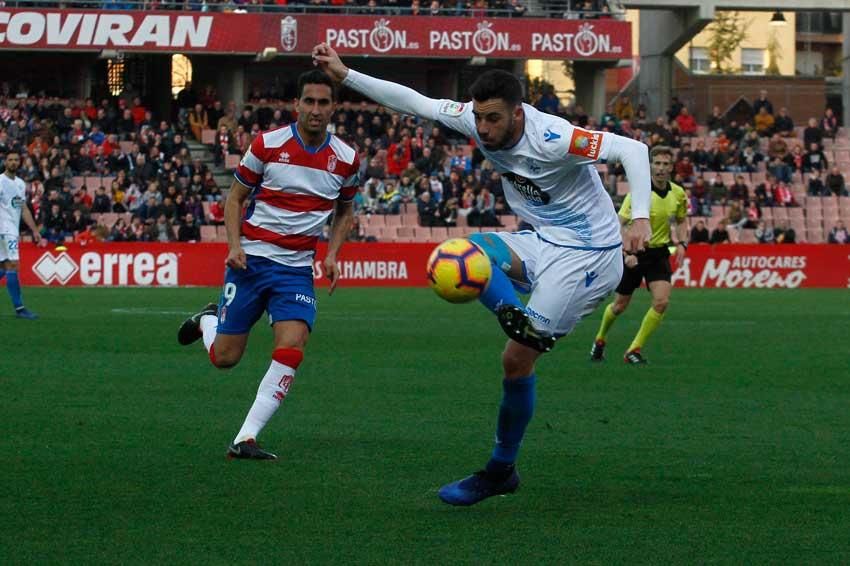 El Deportivo consigue en Granada la trascendental victorial para las aspiraciones blanquiazules al final de temporada.