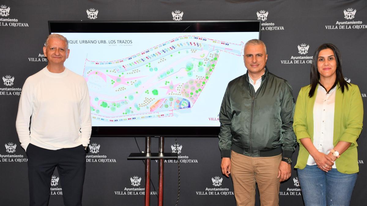 Linares, Pérez y Ramos en la presentación del nuevo parque de Los Trazos