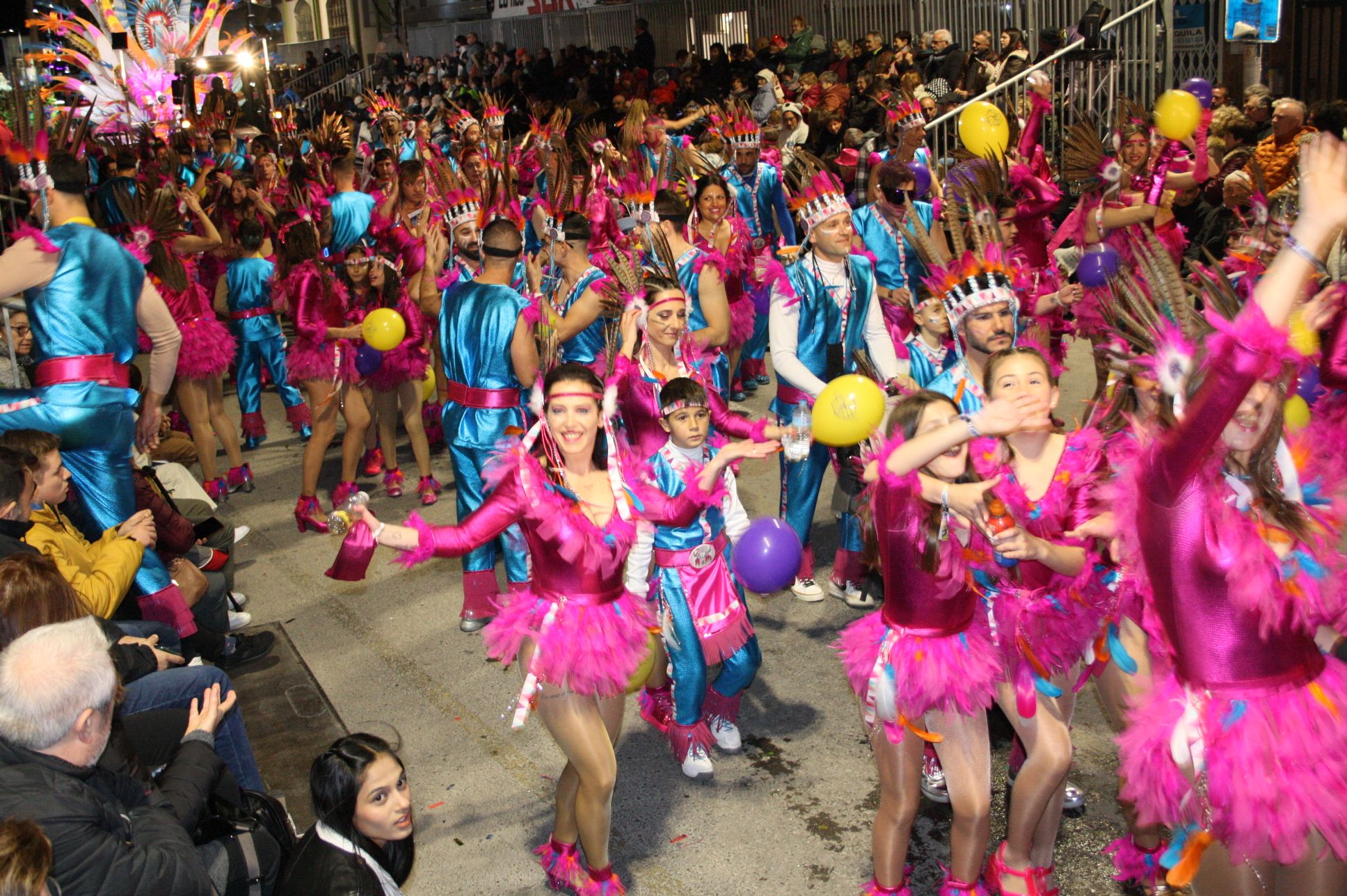 Macrogalería de fotos del primer gran desfile del Carnaval de Vinaròs