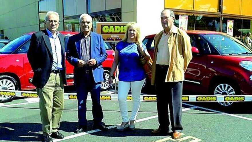 Gadisa entrega dos coches a clientes coruñeses