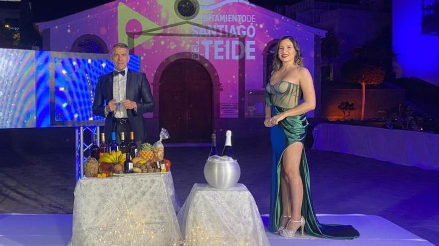 Iván Bonales y Selene Melián presentarán la gala de Mírame TV.