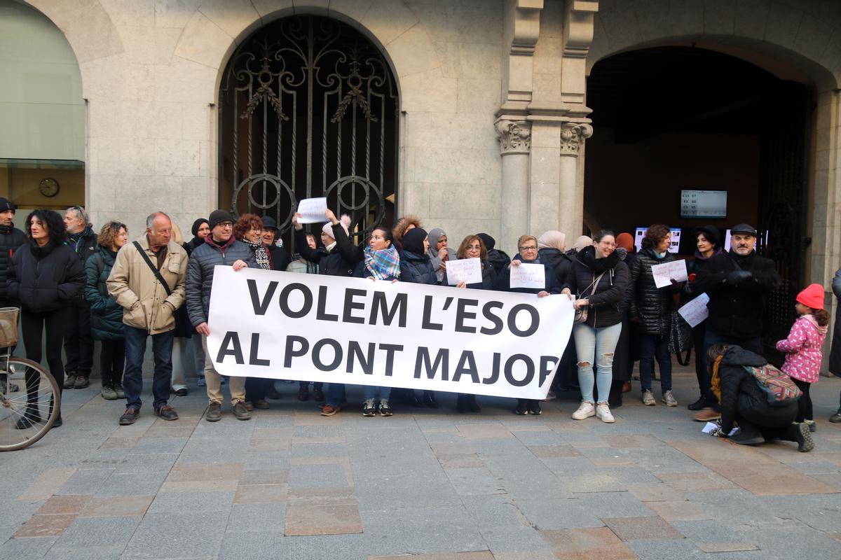 Protestes de famílies i veïns del Pont Major.