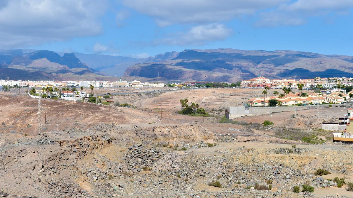 Parcela donde se proyecta desde 2017 la construcción de un parque comercial, viviendas y centros educativos, en El Hornillo.