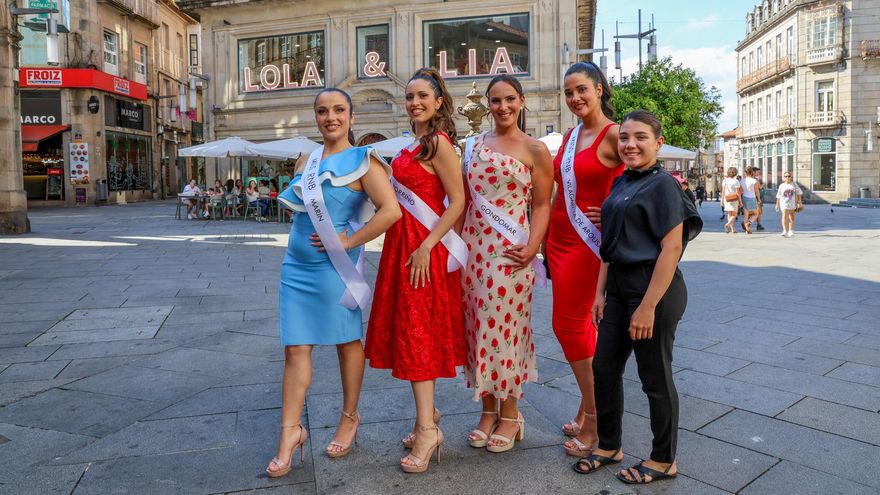 Candidatas este sábado en la Praza de Curros Enríquez de Pontevedra.