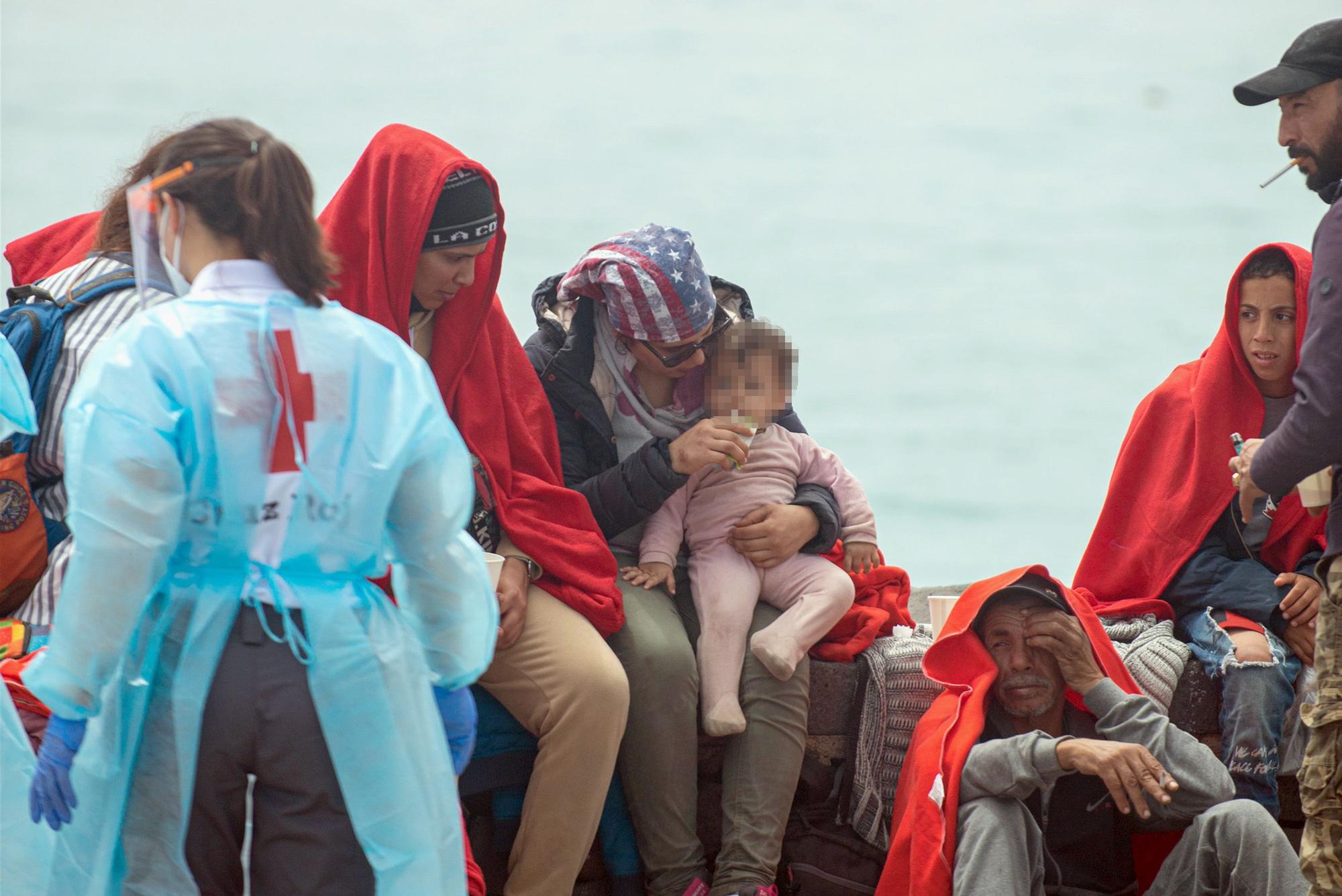 Una patera llega por sus propios medios con 36 migrantes a Punta Mujeres (Lanzarote)