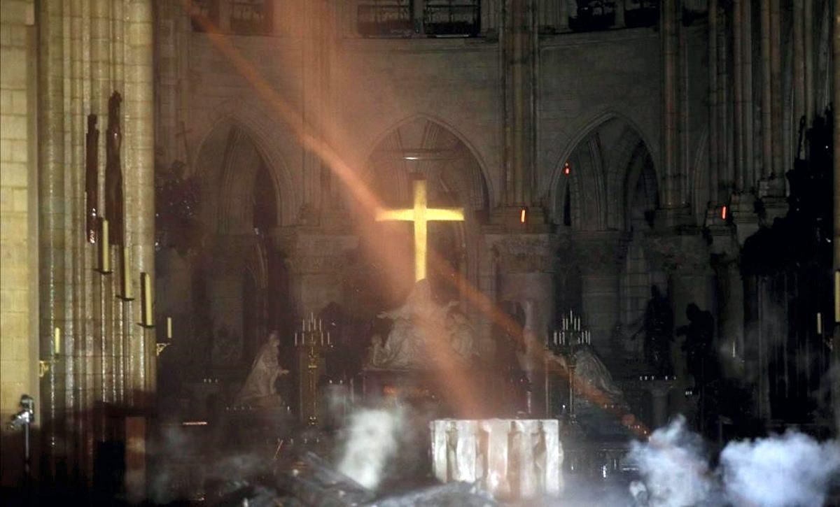 Incendio en la Catedral de Nôtre Dame