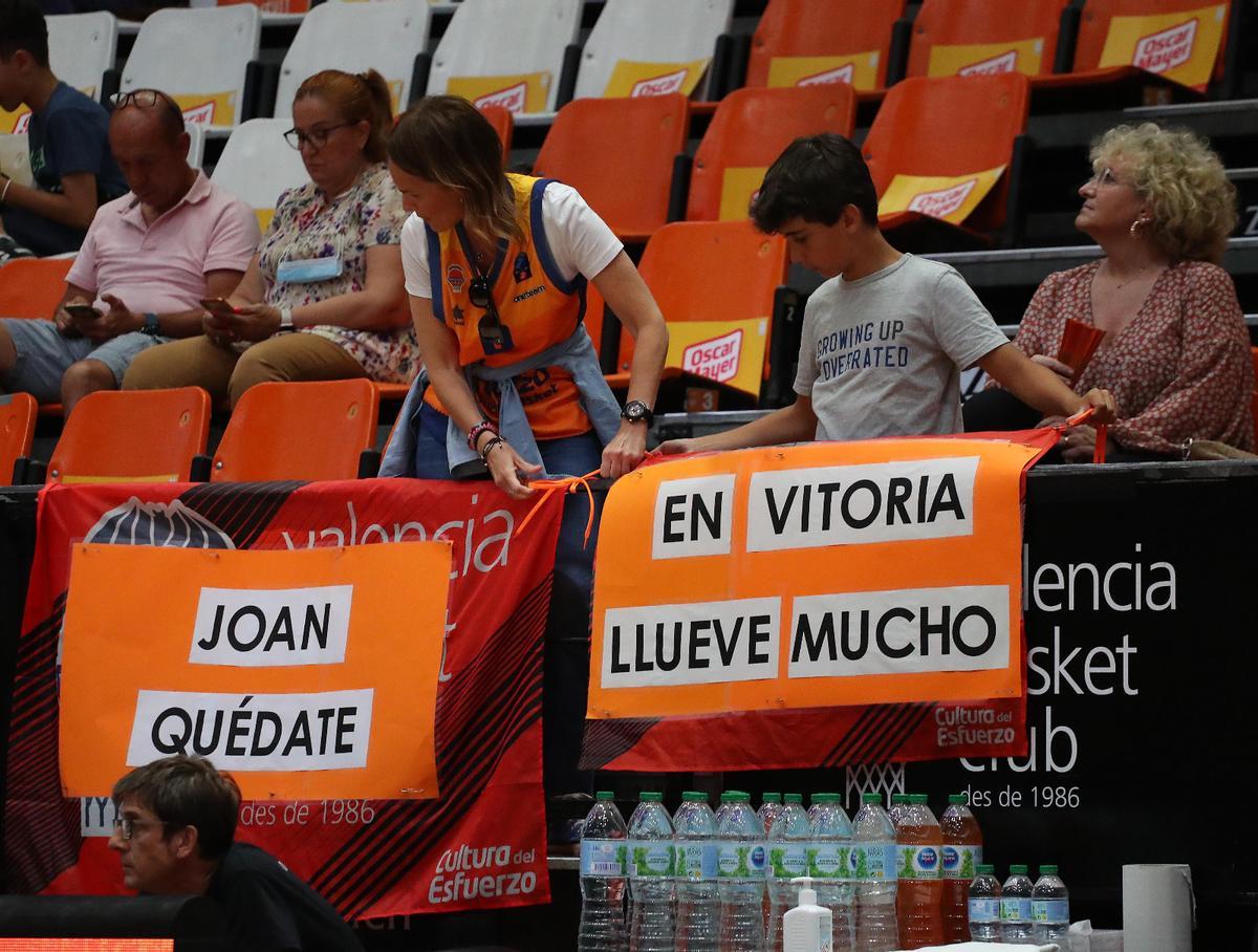 La pancarta con un mensaje claro para Joan Peñarroya