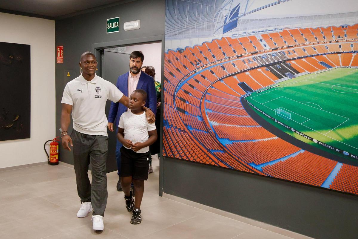 Presentación de Dieng en Mestalla.