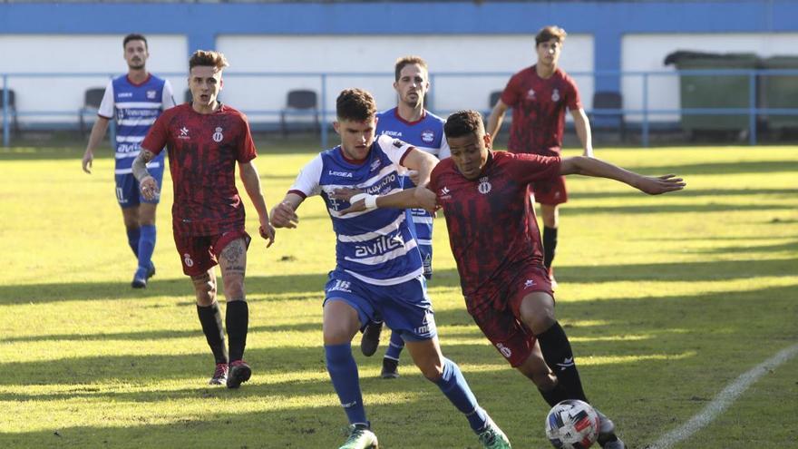 El covid golpea más al fútbol asturiano: suspenden Tercera División y Preferente