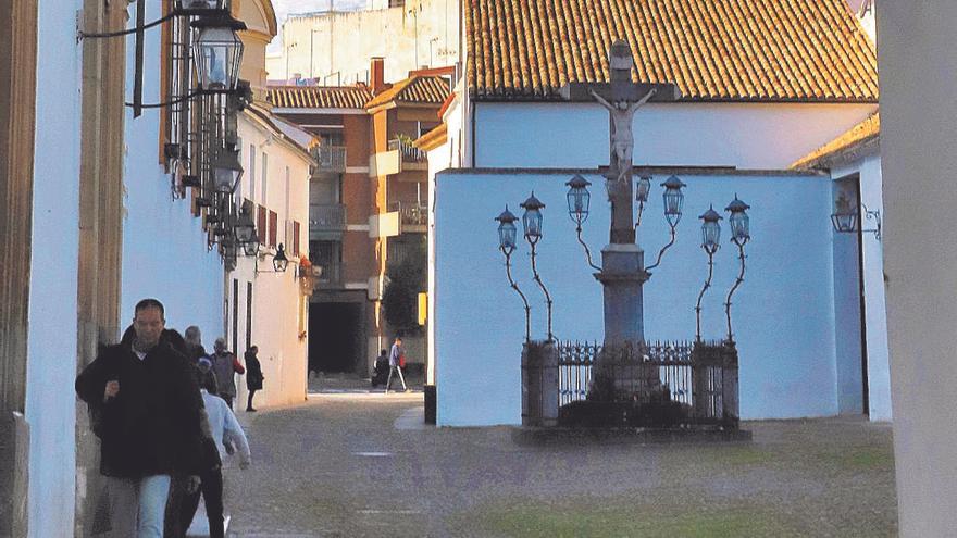 La plaza de Capuchinos y el Cristo de Los Faroles