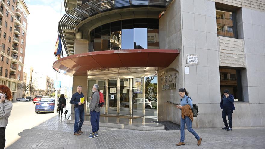 Empresarios y vecinos de Castellón alaban el plan del Consell para reducir burocracia