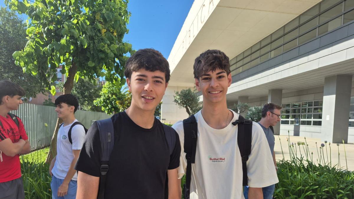 Juan Díaz y Juan Francisco Fonseca, estudiantes que se presentan a la PAU.