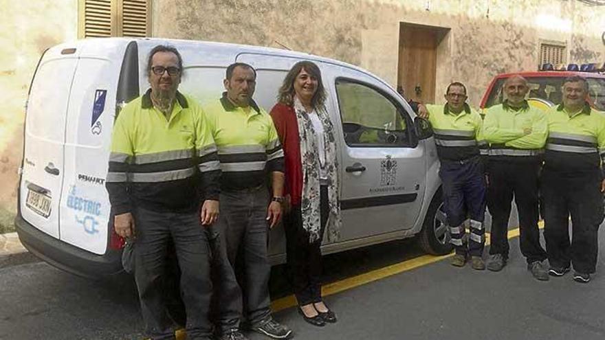 Una furgoneta eléctrica en Algaida